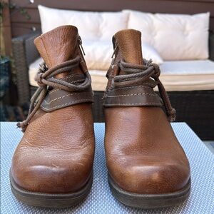 Earth Origins Women's leather Randi Radley Boot Almond color. Size 9W